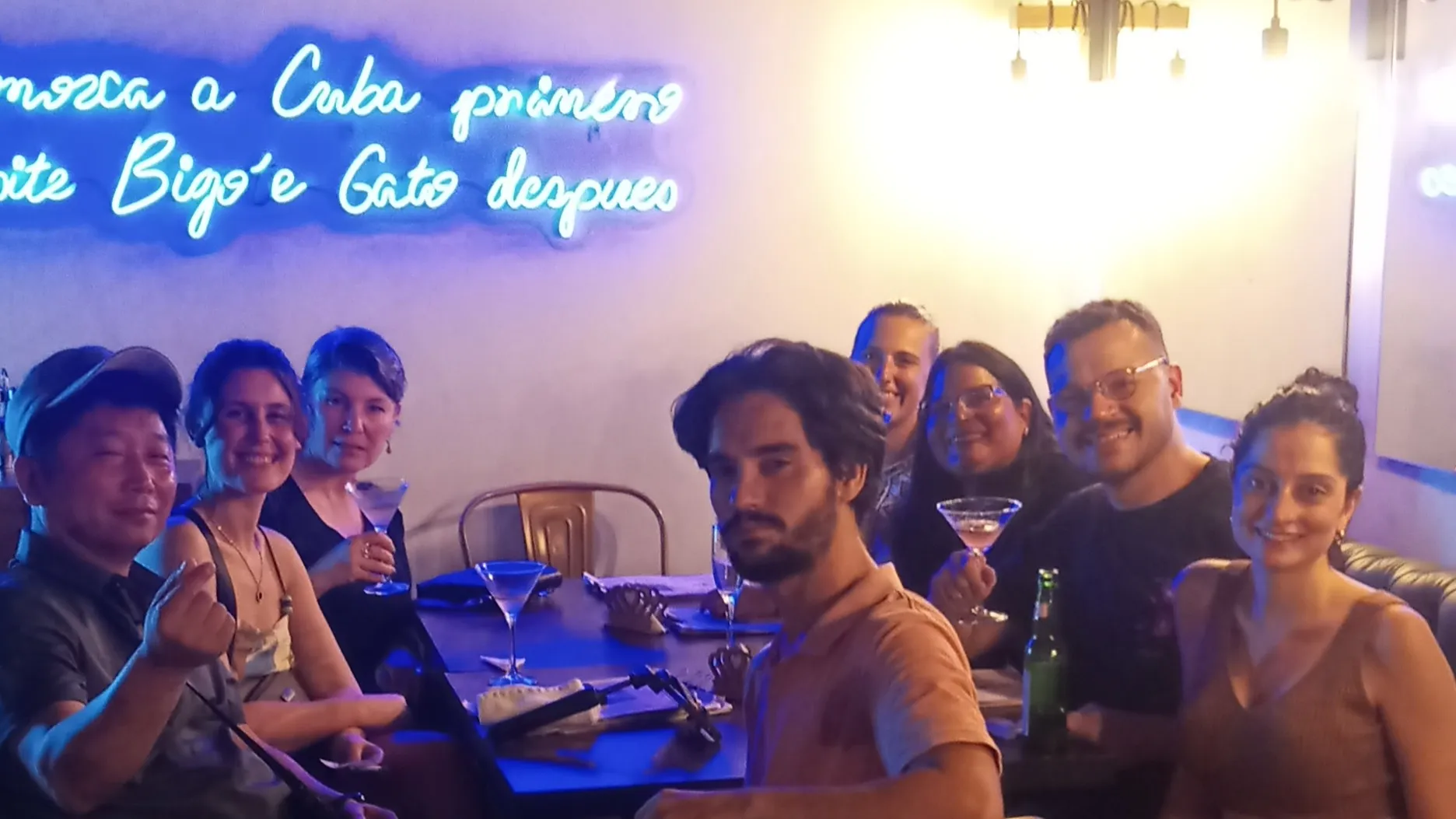 Curriculum vitae de Eliezer Prieto tour nocturno de bares en La Habana